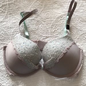Victorias Secret Light Push Up Bra